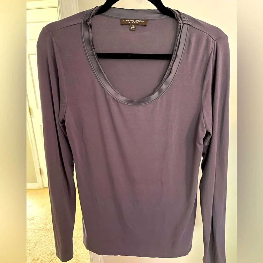 Adrienne Vittadini Collection M top. Boat neck w/raw satin trim. 95rayon 5spand.